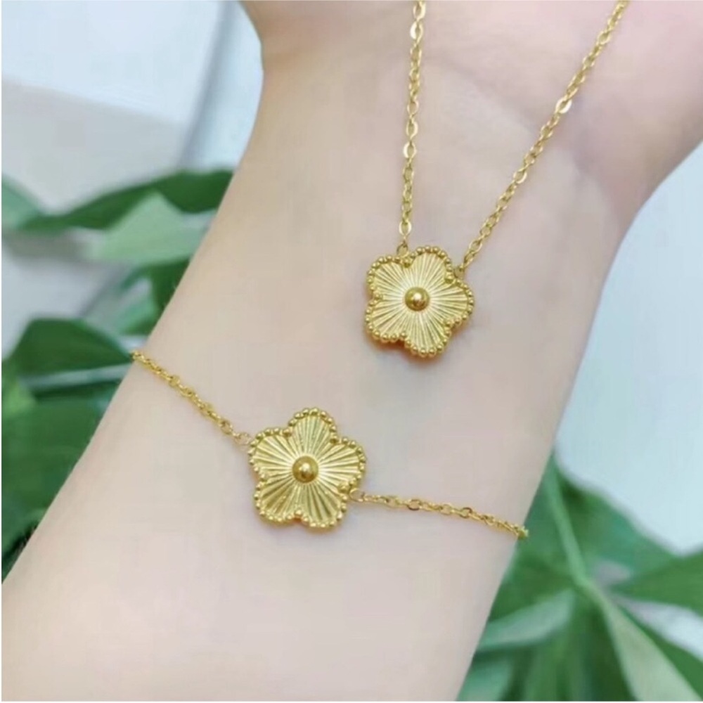 18K Gold Plated Stainless Steel Lucky Clover Pendant Necklace & Clover Bracelet